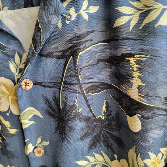 TOMMY BAHAMA Blue Floral Silk Hawaiian Print Button Down Shirt Size L Hibiscus - Picture 8 of 10